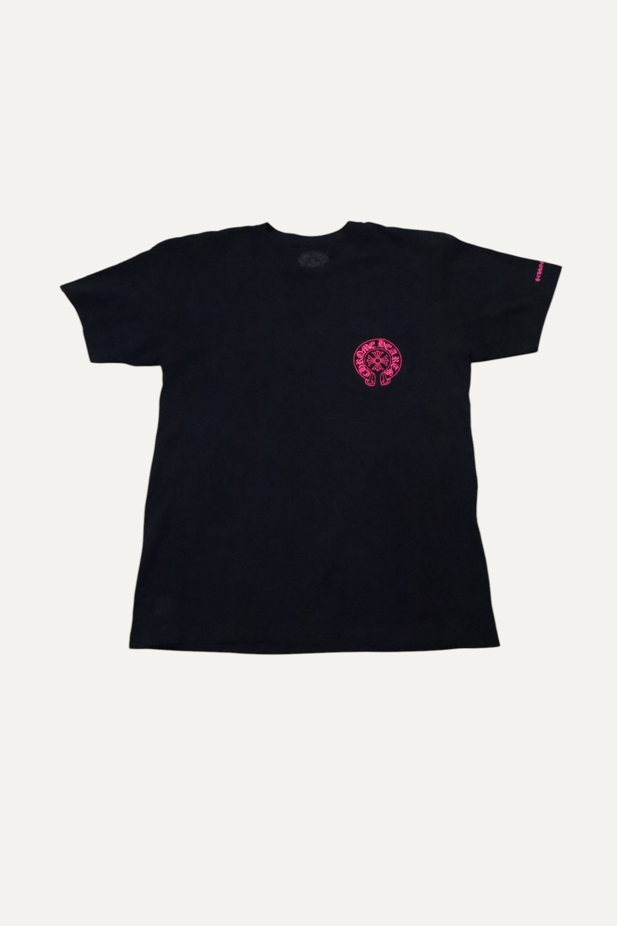 pink horseshoe logo black t shirt